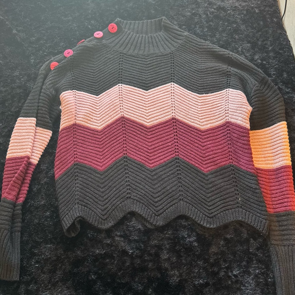 Full Circle Trends size medium Chevron Turtleneck Sweater